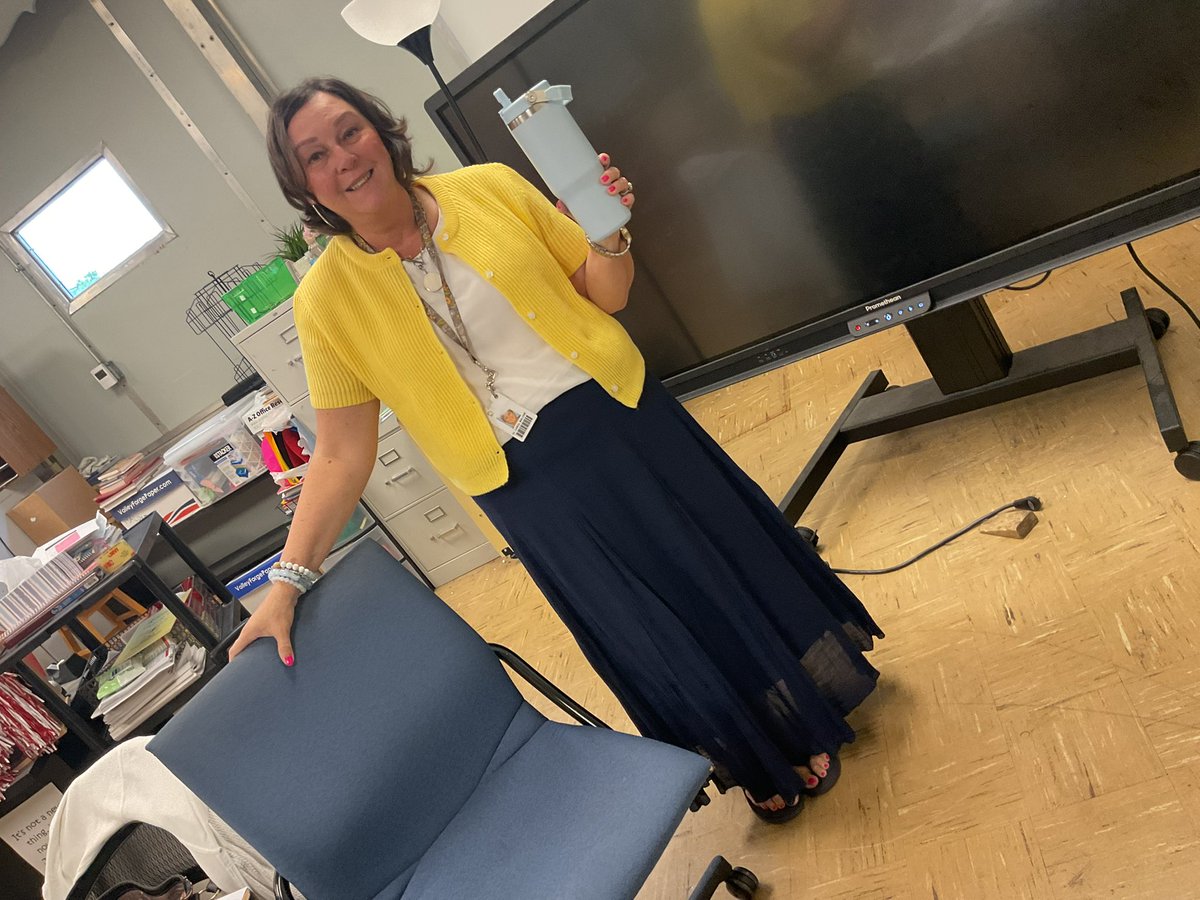 BellshirePE's tweet photo. @MNPS_kidshealth 
#MNPSWellnessWeek2025 
Bellshire elementary 
Wear blue and sip water all day https://t.co/qrC3XTqPvU
