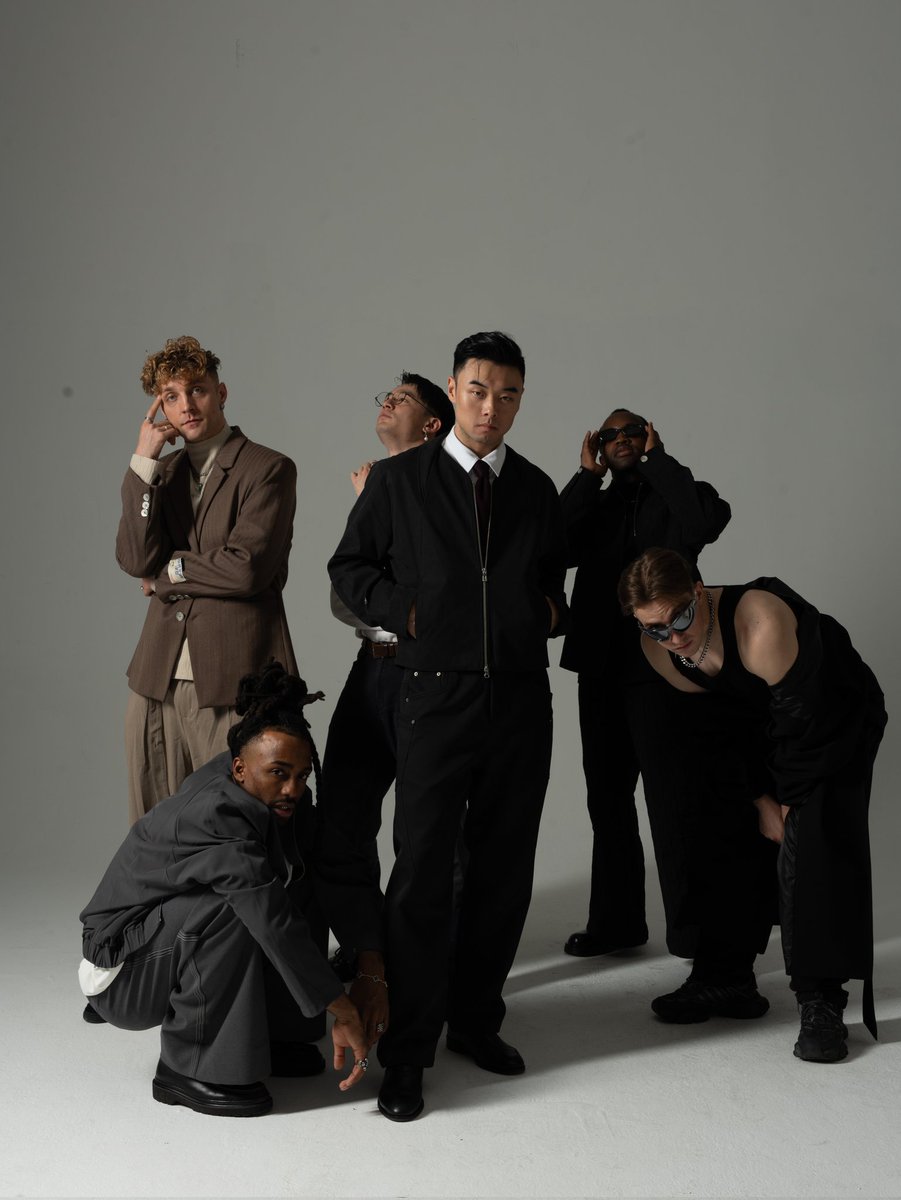 Aquí tenéis 4 de las fotos que me hice ayer en el photoshoot. Estoy ahí ahí entre psicópata y anuncio de Louis Vuitton 🤣