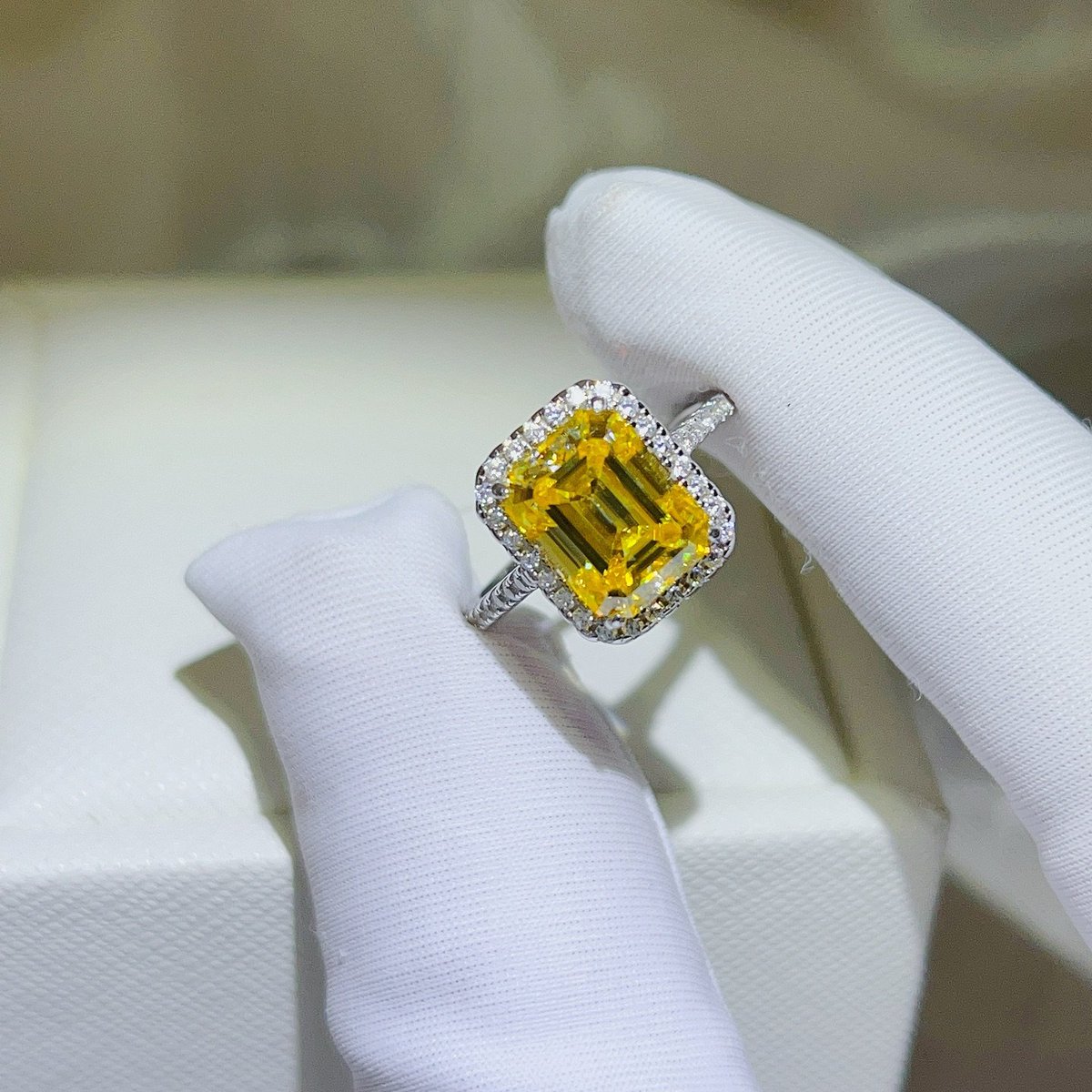 RaphcomTrade's tweet image. Best for engagement and weddings. We have many more for you to start your dream jewelry business at one. DM us today. #verydarkman #SSFootball $REP Labour Party Bella Shmurda