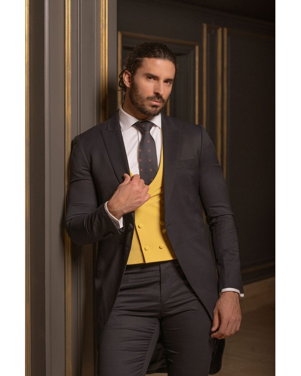 Diseñador <a href="/gvillanuoficial/">GUILLERMO VILLANUEVA</a>
Modelo: #AdrielMolina
Foto: #SergioNogues

#TrajeDeNovio #menstyle #menswear #fashionphotographer #gentleman