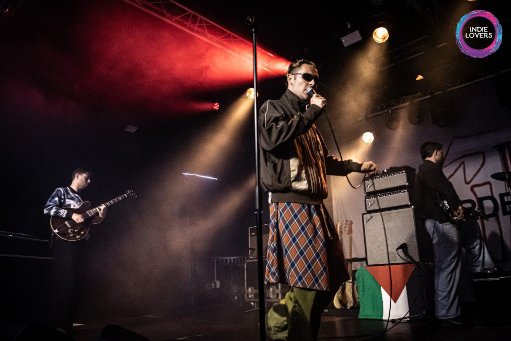 Indie Lovers (@indieloversm) on Twitter photo Los dublineses <a href="/MurderCapital_/">The Murder Capital</a> ejecutaron en <a href="/RazzmatazzClubs/">RazzmatazzClubs</a> 2 un oscuro show de arranques eléctricos y atmósferas al ralentí, en una noche junto a los Hex Girlfriend de Noah Yorke, vía <a href="/Primavera_Sound/">Primavera Sound</a>.
Fotocrónica en nuestra web!
indielovers.org/the-murder-cap…
📷 <a href="/meritxula/">meritxula</a> Los dublineses <a href="/MurderCapital_/">The Murder Capital</a> ejecutaron en <a href="/RazzmatazzClubs/">RazzmatazzClubs</a> 2 un oscuro show de arranques eléctricos y atmósferas al ralentí, en una noche junto a los Hex Girlfriend de Noah Yorke, vía <a href="/Primavera_Sound/">Primavera Sound</a>.
Fotocrónica en nuestra web!
indielovers.org/the-murder-cap…
📷 <a href="/meritxula/">meritxula</a>
