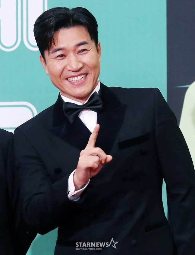 Kceleb_Alert's tweet photo. 김종민, 결혼식 후 축의금 적자 밝혀! 하객 리스트에 놀란 신지 "사업 같아요?"  김종민은 적자 채우기 위해 열일 중! 

#김종민 #결혼식 #축의금 #코요태 #신랑수업

🔗https://t.co/hdPDW7IHr5 https://t.co/MBqdSE9Air