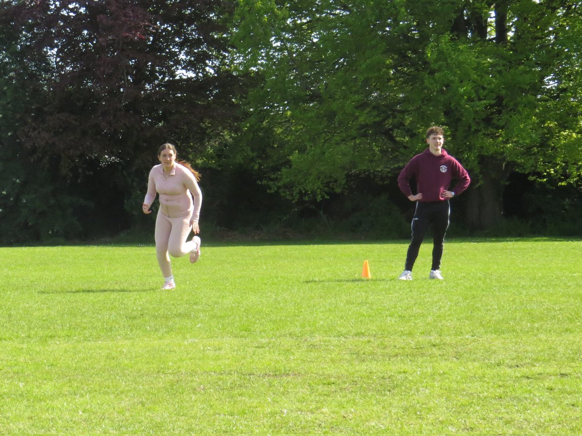 Fun Day wrapped up with the very competitive, traditional Teachers V 6th Years Rounders Match 🎾. Once again, the teachers were victorious, and keep their crown for at least another year 👑! A huge thank you again to Ms Shortall and her 5th Year LCVP students for running Fun Day.