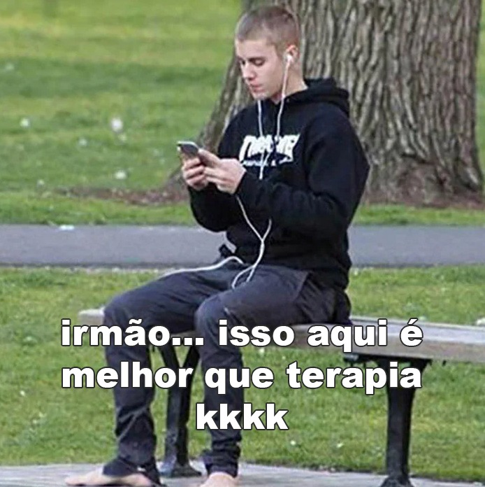 turnebieber's tweet photo. justin bieber depois que descobriu o chatgpt: https://t.co/4VOakEEfHS