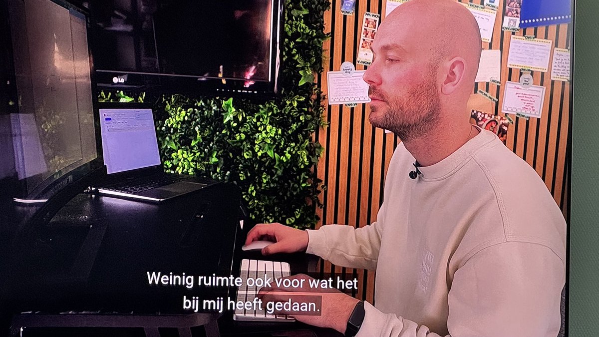 motormuizzie's tweet image. #mafsvooruit

#dennis 🤮 neemt het  #Stefan kwalijk hoe het is afgerond, en hij heeft er alles aan gedaan (zelfs zijn moeder geappt😂). In werkelijkheid was hun face time gesprek weer de grote "dennis is zo zielig show". wat een galbak die Dennis  #mafs #mafsnl