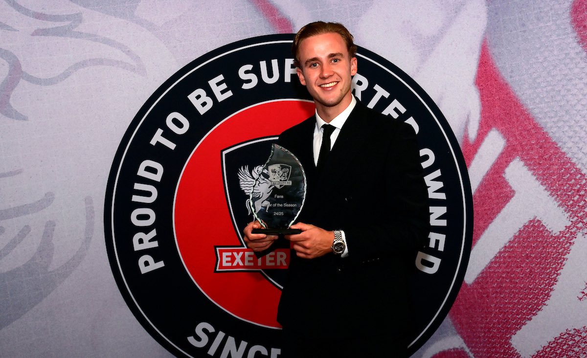 JoeWhitworth_1's tweet image. Season done and what an incredible year it’s been with @OfficialECFC
Massive thank you to all of my teammates, the manager and his staff and finally all you incredible fans!
It has been an absolute honour to wear your badge and represent such a special club!
❤️🤍🖤