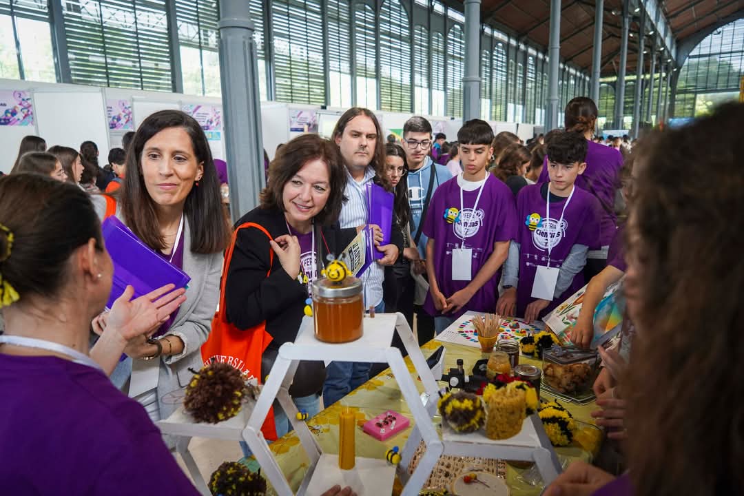 UEx (@infouex) on Twitter photo 🔬🎓 Más de 1.300 personas han participado hoy en la IV Feria de Ciencias de la #UEx en Badajoz
🚀45 proyectos de estudiantes de Secundaria, Bachillerato y FP han demostrado que el talento joven está lleno de ciencia, innovación y futuro
✅comunicacion.unex.es/2025/05/07/exi…
<a href="/UExDivulga/">Cultura Científica UEx</a> 🔬🎓 Más de 1.300 personas han participado hoy en la IV Feria de Ciencias de la #UEx en Badajoz
🚀45 proyectos de estudiantes de Secundaria, Bachillerato y FP han demostrado que el talento joven está lleno de ciencia, innovación y futuro
✅comunicacion.unex.es/2025/05/07/exi…
<a href="/UExDivulga/">Cultura Científica UEx</a>
