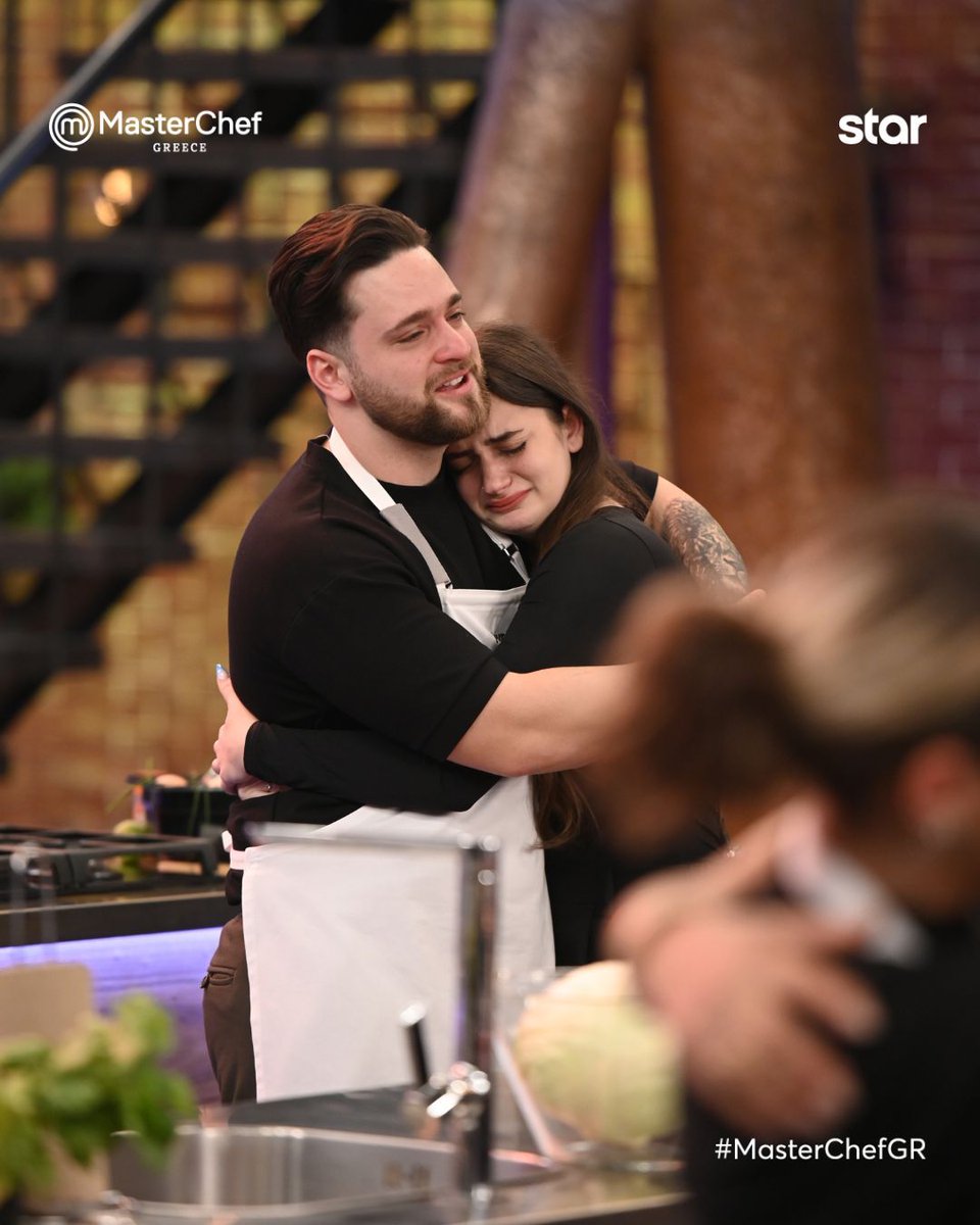 Οι λέξεις είναι περιττές όταν αυτές οι εικόνες πρωταγωνιστούν. Η κουζίνα του  ​
#MasterChefGR γέμισε αγκαλιές και δάκρυα συγκίνησης με τα αγαπημένα πρόσωπα και τους διαγωνιζόμενους να ξανασμίγουν για να μας χαρίσουν δυνατές στιγμές αγάπης.​
<a href="/StarChannelGr/">StarChannelGR</a> #StarChannelTv