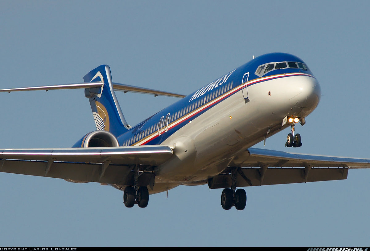 n194at's tweet photo. Midwest Airlines
Boeing 717-2BL N918ME
MKE/KMKE Milwaukee Mitchell Intl Airport
March 2006
Photo credit Carlos Gonzalez
#AvGeek #Airline #Aviation #AvGeeks #Boeing #B717 #MidwestExpress #TheBestCareInTheAir #Milwaukee #MKE @MitchellAirport https://t.co/tjNbESUztz