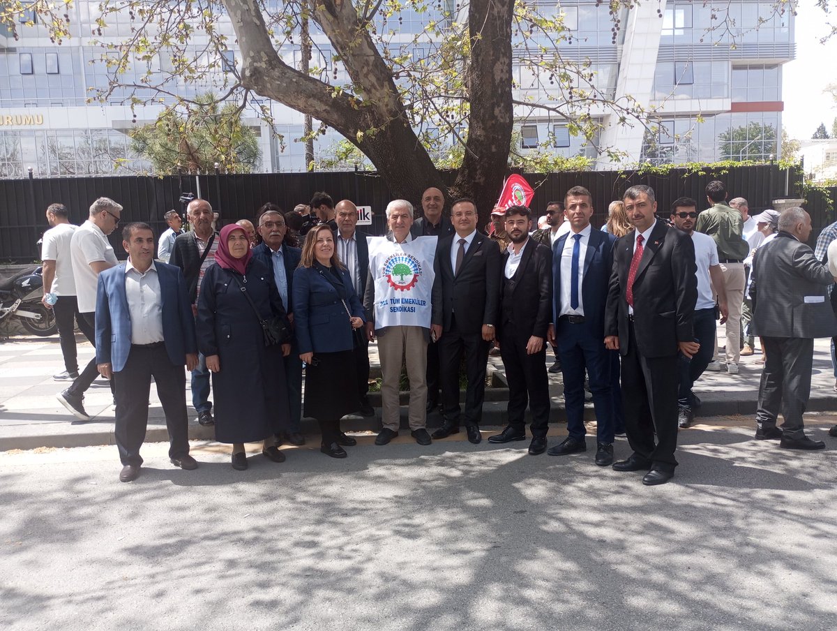 Ankara Milletvekilimiz Sn.Av.İdris Şahin, İl Başkanımız Sn.Elçin Gülören,İlçe Başkanımız Sn.Ali Ölmez ve yönetim kurulumuz ile birlikte Tüm Emekliler Sendikası'nın basın açıklamasına katılım sağladık. Emeklilerimizin hak arayışına destek verdik.