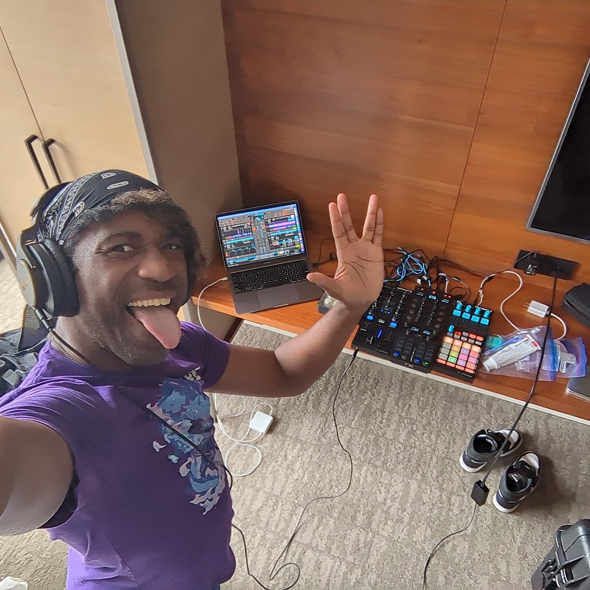 Fujimaru_husky's tweet photo. So hype for my silent disco set!!!!! I hope you're ready for memes, sing-alongs and to PLUR your way to an amazing weekend at @FurryWeekend #hctid #furrydj https://t.co/4CIo5lBolP