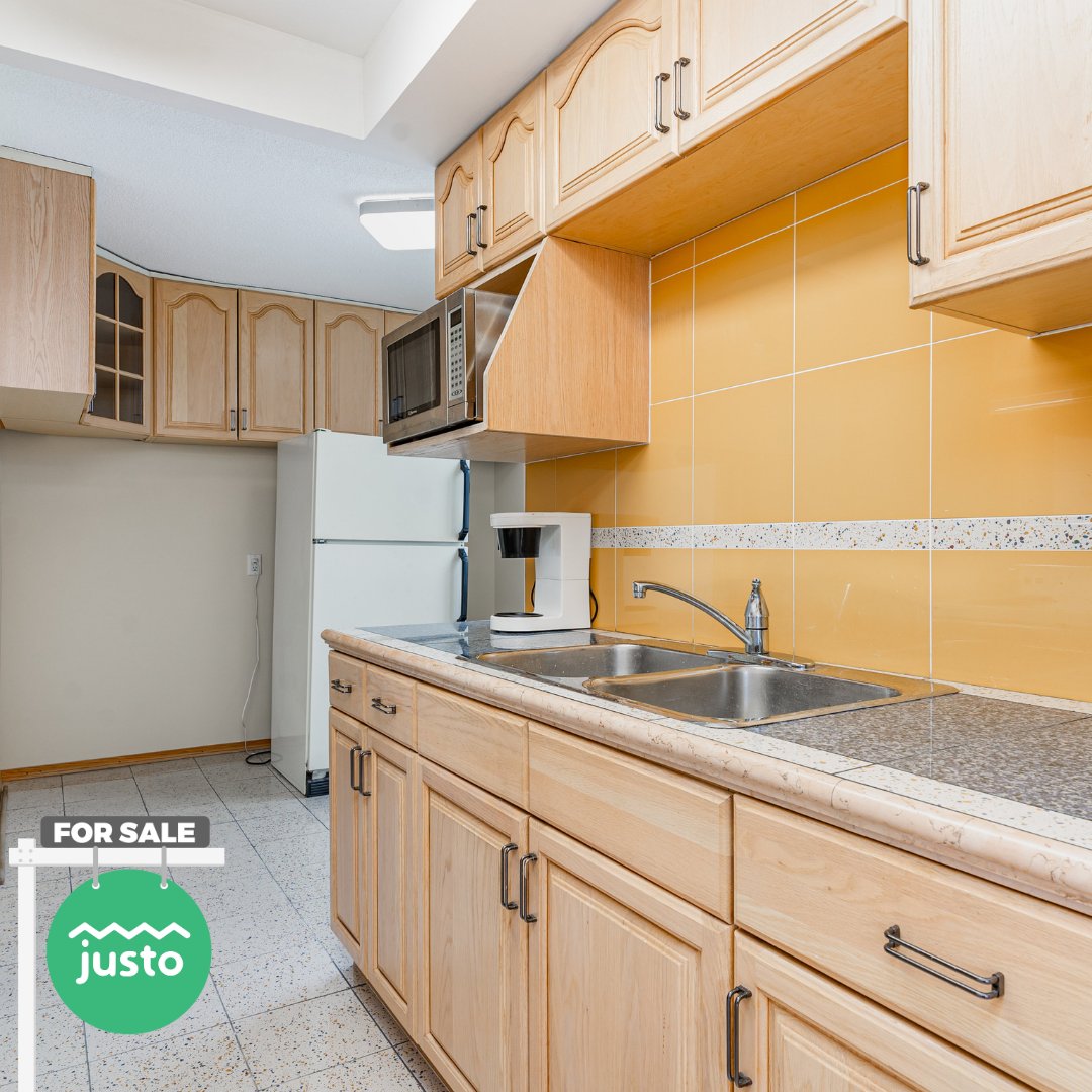🏢   Step into a stunning 3-bedroom corner condo that radiates warmth and charm! 
🛏️  3 Bedrooms
🛁  2 Bathrooms
🚗  1 Parking Space 
💰  Listing Price: $ 588,000
💰  Cashback: ~$ 5,850

For more details, visit hubs.la/Q03lvMNT0

#Justo #JustoRealEstate #JustoListing