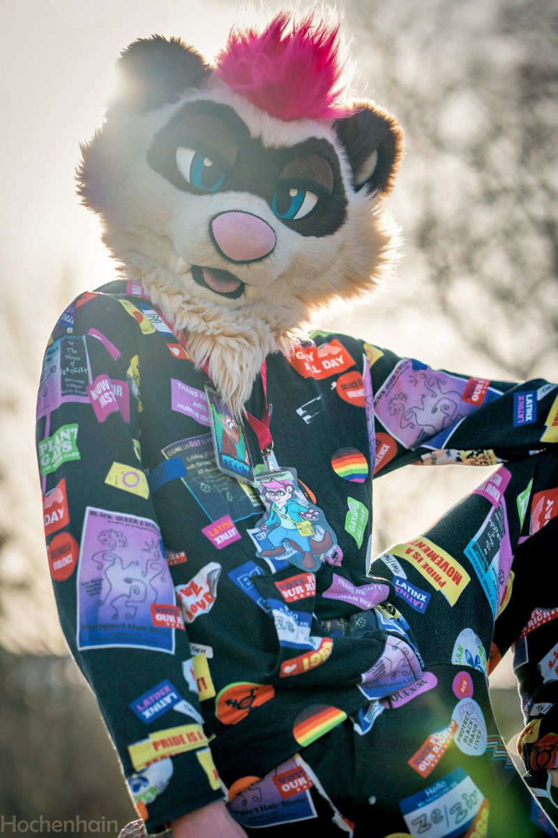 Hochenhain's tweet image. Look at this handsome boy just posing there and looking like straight out of a dream.
@MoreMaiTai 
#furry #Furrsuit