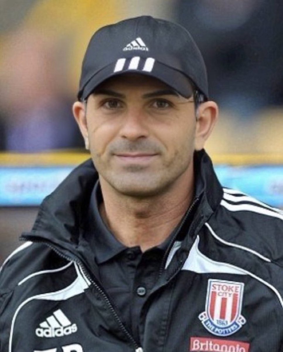 Arsenal chucking every throw in into the box.