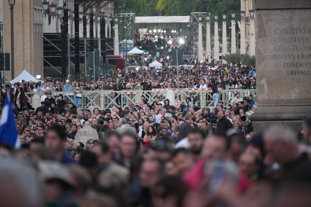 ¡Termina el primer día del cónclave! 

caras.com.mx/arte-cultura/y…