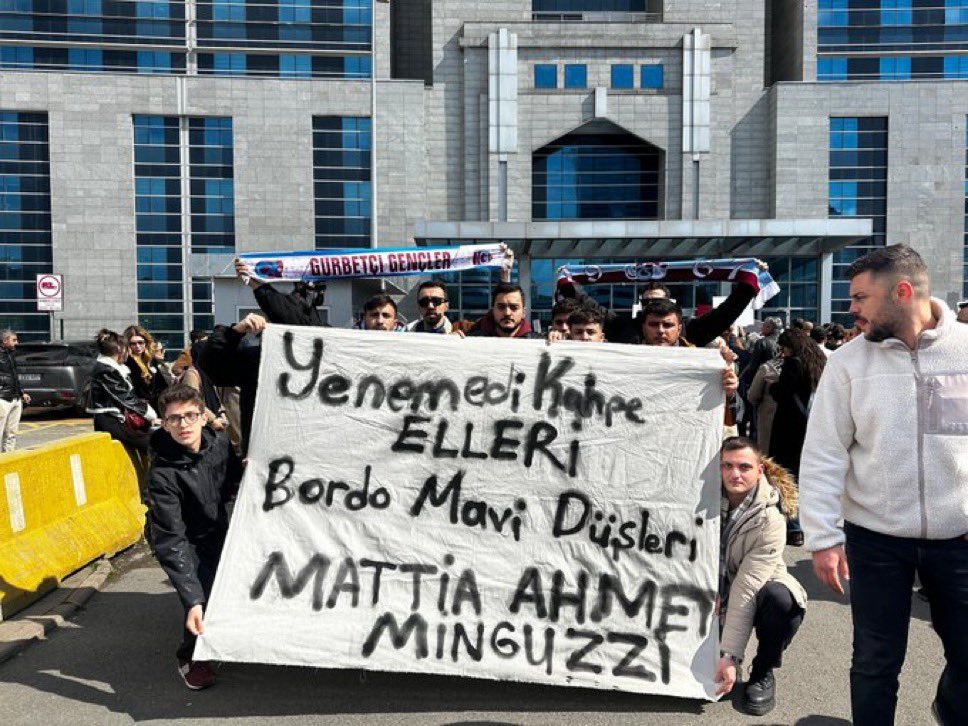 Yarın hepimiz Ahmet'in Trabzonlu abileri olarak mahkemedeyiz.

 Bilinsin ki sadece yarın mahkemede değil, bu sürecin tamamında ve sonrasında da ailemizin yanında olacağız.

#AhmetinMasumiyetiKorunsun