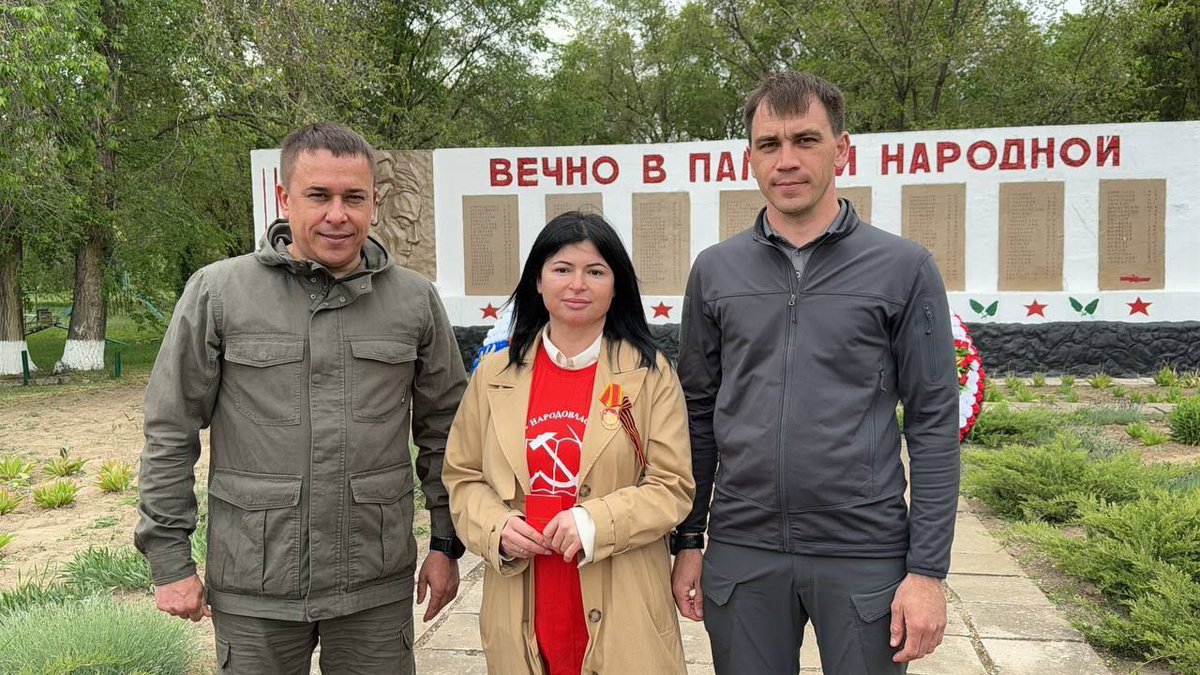 Жители села Новософиевка Херсонской области собственными усилиями восстановили памятник Владимиру Ильичу Ленину.

Торжественная церемония открытия прошла при участии члена ЦК КПРФ Айрата Гибатдинова и Первого секретаря Херсонского областного отделения КПРФ Рамиля Замалетдинова.