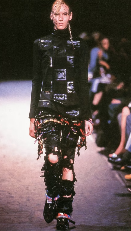 sincerehaterr's tweet photo. Undercover spring/summer 2003
#undercoverlab #juntakahashi https://t.co/Tc0WnJxlFp
