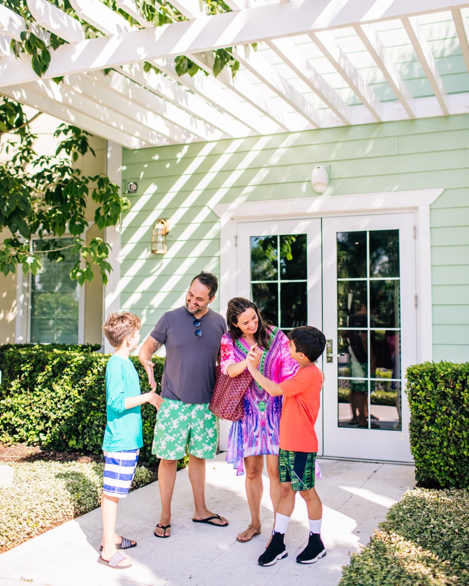 🌸 This Mother’s Day, give Mom the gift she truly deserves! 💕 From sunny pool days to unwinding in a private vacation home, Encore Resort at Reunion is the perfect getaway. 👑💦 Book now and take advantage of our A-May-Zing May Offer 🏡💖 Tap the link in our bio to learn more!