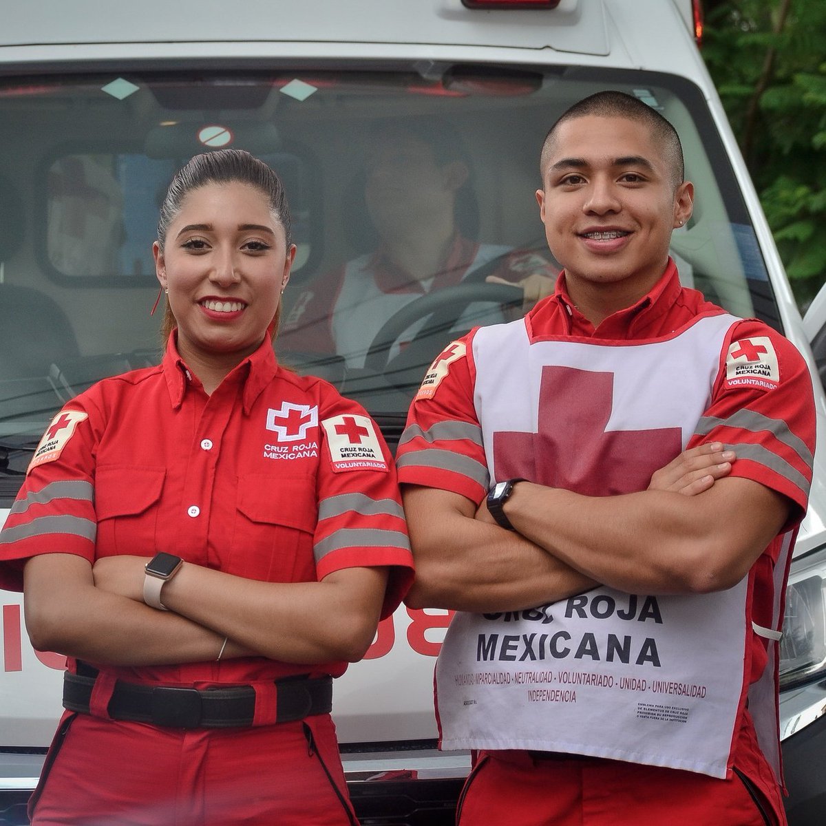 🚨❤️ Una sonrisa que salva vidas.

Detrás de cada uniforme hay una historia de servicio, valor y empatía. 

Ellos son parte de los miles de voluntarios que entregan su tiempo y corazón para ayudar a quienes más lo necesitan. 🙌🚑