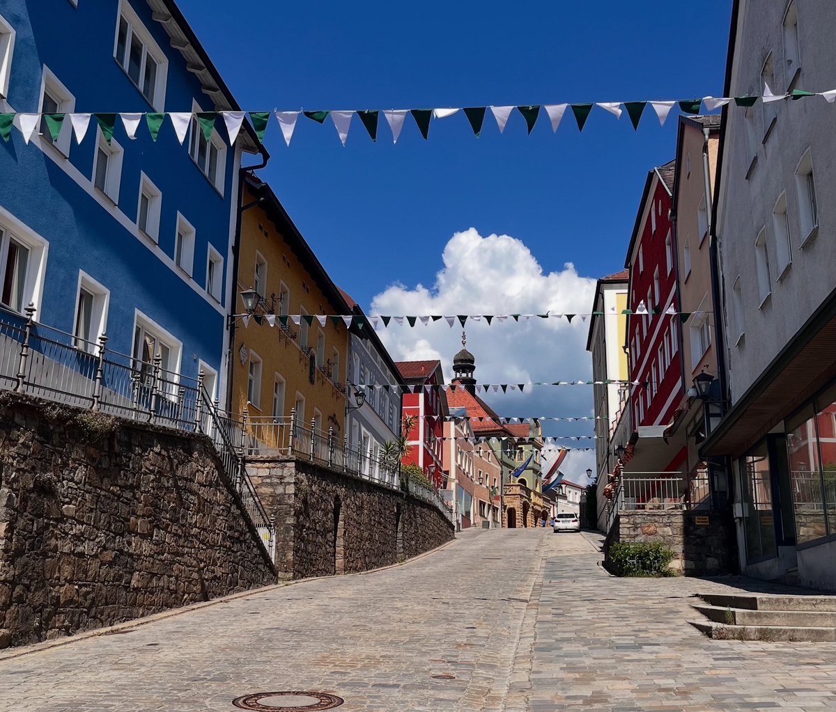 Am 22. Mai 2025 öffnet die Landesgartenschau in Furth im Wald ihre Tore! Die Drachenstadt im Naturpark Oberer Bayerischer Wald verwandelt sich für 137 Tage in ein einzigartiges Sommerfest – unter dem Motto:
„Sagenhaft viel erleben“.