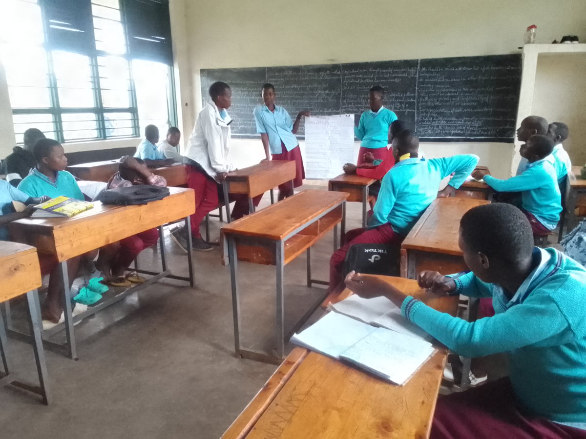 Yesi_Rwanda's tweet photo. 📍This week, we held engaging sessions at high schools @GicumbiDistrict . Topics included study tips, SRHR, and healthy vs unhealthy relationships. Junior Peer Educators actively participated, sharing insights and building values-based life skills.
 #PeerEducationProgram https://t.co/9XoEV9TR6q