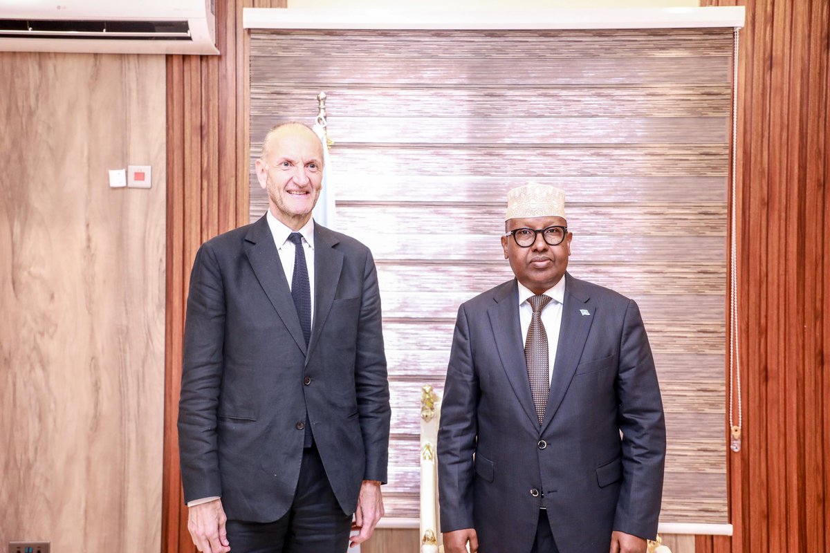 Hon. Ahmed FIQI (@ahmedmofiqi) on Twitter photo As part of my engagements with our key defence partners, I met today with the UK DG for Africa & Americas, Harriet Mathews <a href="/FCDOGovUK/">Foreign, Commonwealth & Development Office</a>, joined by <a href="/UKinSomalia/">UK in Somalia🇬🇧🇸🇴</a> Ambassador Michael Nithavrianakis, to deepen the Somalia-UK strategic defence partnership. As part of my engagements with our key defence partners, I met today with the UK DG for Africa & Americas, Harriet Mathews <a href="/FCDOGovUK/">Foreign, Commonwealth & Development Office</a>, joined by <a href="/UKinSomalia/">UK in Somalia🇬🇧🇸🇴</a> Ambassador Michael Nithavrianakis, to deepen the Somalia-UK strategic defence partnership.