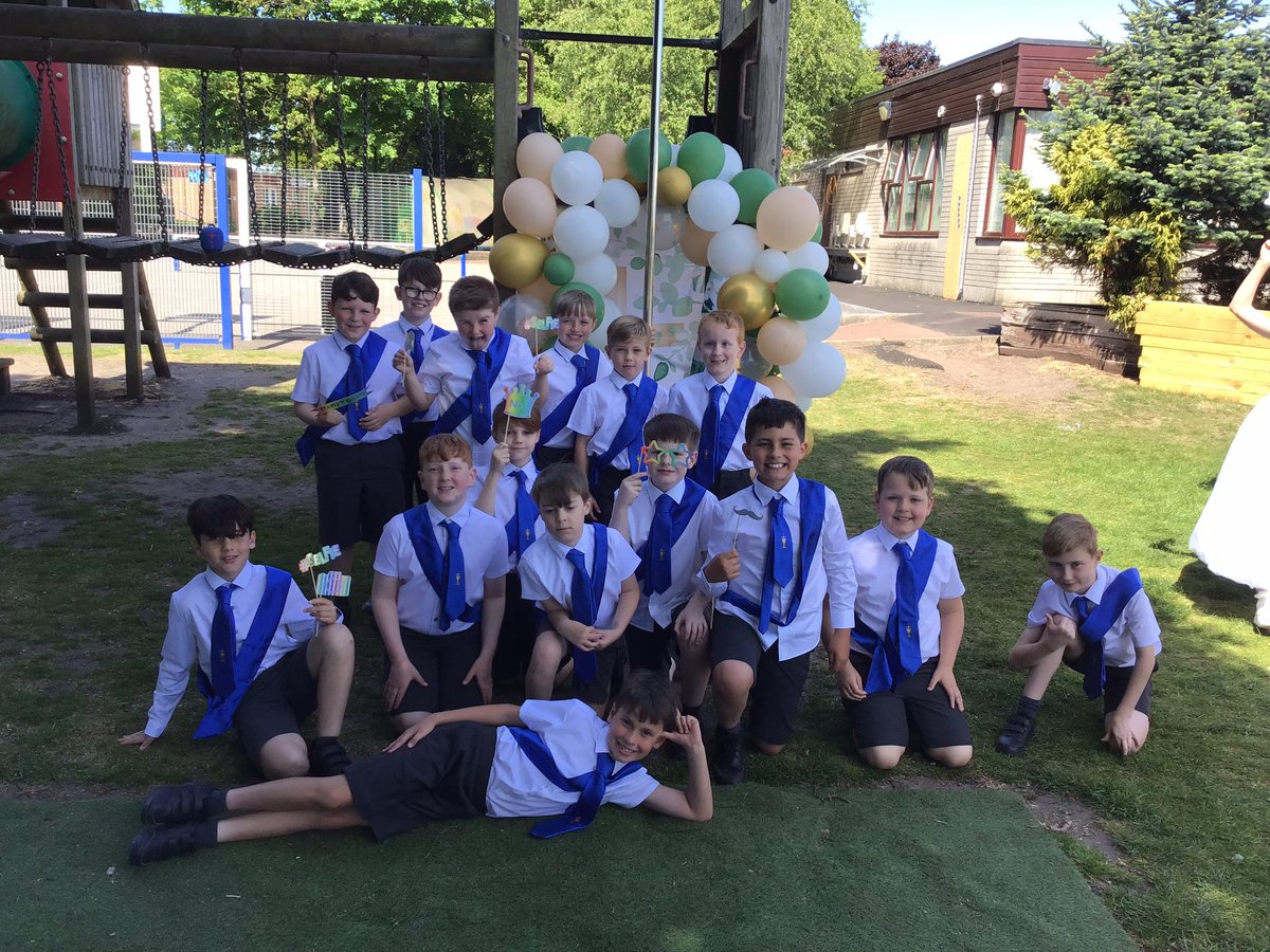 StJBoscoYear4's tweet photo. We had so much fun at our class celebration this afternoon in the sunshine 🌞 https://t.co/BBPjxdJ64K