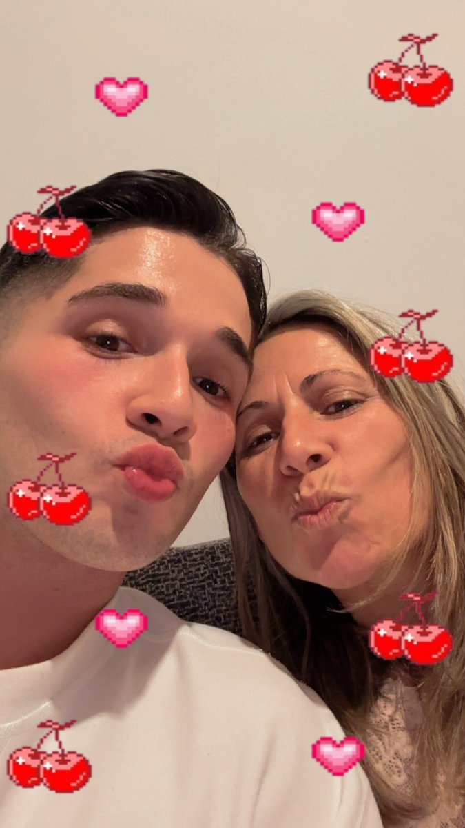 Εγώ και η κυρία Βάνα σας στέλνουμε τα φιλιά μας ! <a href="/masterchefgr/">masterchefgr</a> #MasterChefgr