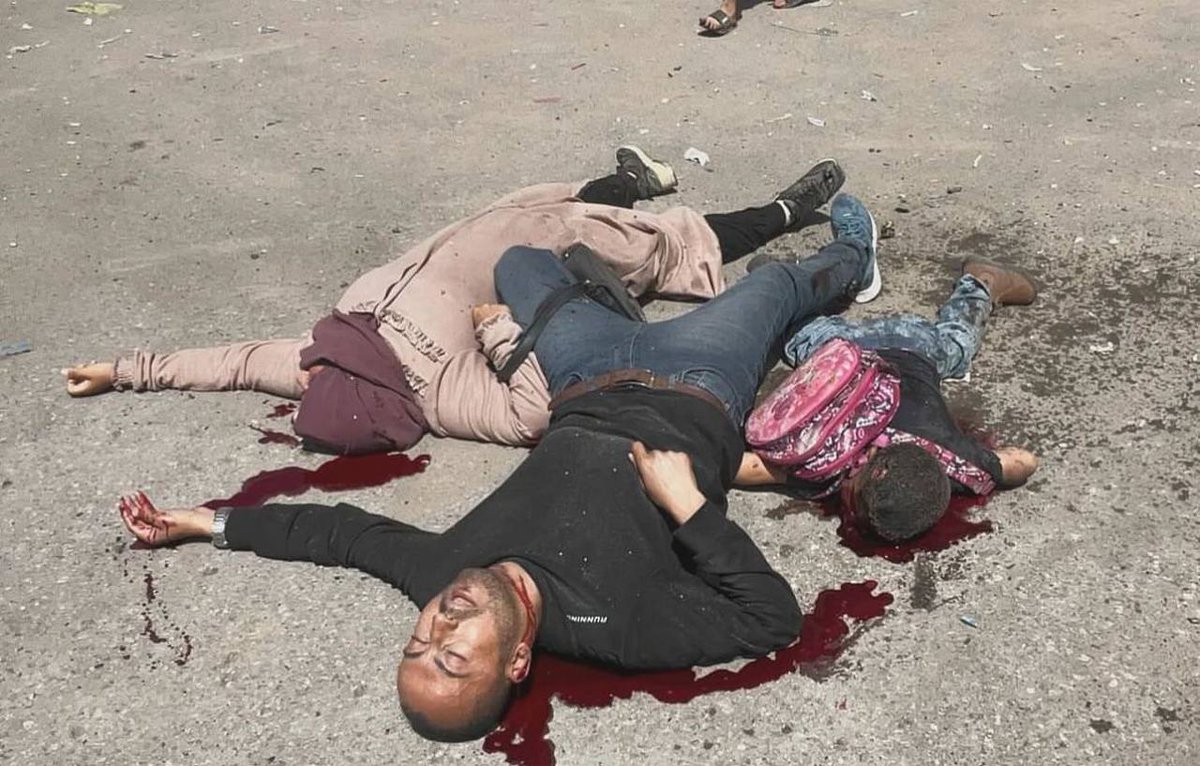 Σκεφτείτε κάθε φωτογραφία που έχετε με τους γονείς σας. Κάθε φωτογραφία που έχετε με τα παιδιά σας. 

Ειναι κι αυτή μια οικογενειακή φωτογραφία. Η τελευταία τους.

Είναι πιο ασφαλή τα εθνικά σας συμφέροντα σήμερα;