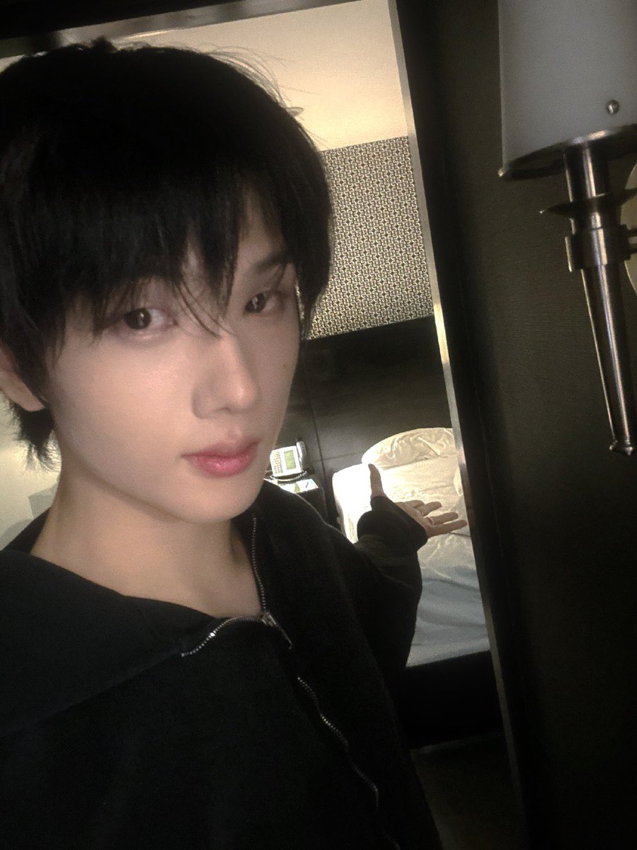 proxysung's tweet image. i ❤️ emo boys (jisung)