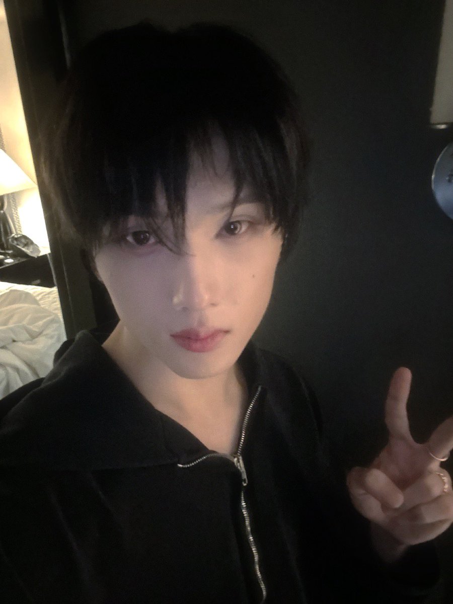 proxysung's tweet image. i ❤️ emo boys (jisung)