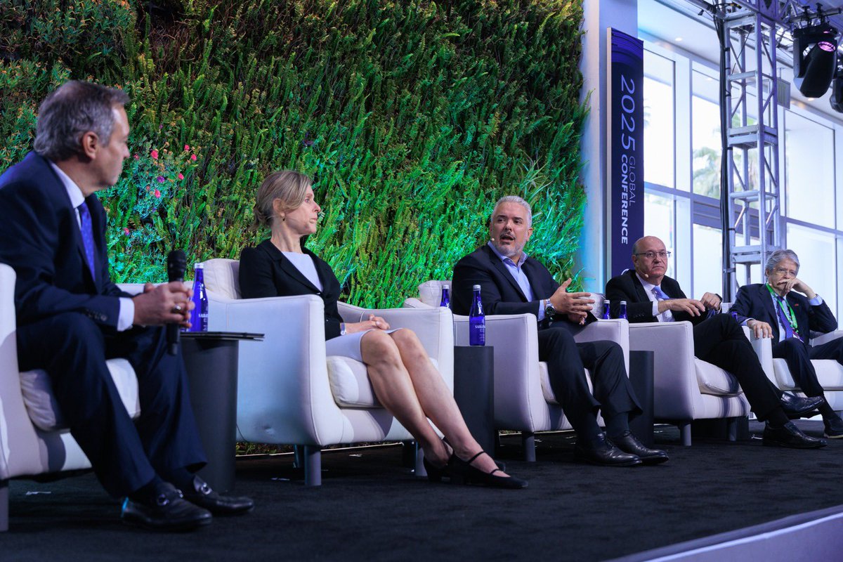 Iván Duque 🇨🇴 (@ivanduque) on Twitter photo En Los Ángeles, California, participé en el panel “América Latina: una nueva era de oportunidades” del <a href="/MilkenInstitute/">Milken Institute</a>, junto al expresidente <a href="/LassoGuillermo/">Guillermo Lasso</a>, el presidente del <a href="/el_BID/">Banco Interamericano de Desarrollo</a>, Ilan Goldfajn, y Cate Ambrose, CEO de Global Private Capital Association, moderado por el En Los Ángeles, California, participé en el panel “América Latina: una nueva era de oportunidades” del <a href="/MilkenInstitute/">Milken Institute</a>, junto al expresidente <a href="/LassoGuillermo/">Guillermo Lasso</a>, el presidente del <a href="/el_BID/">Banco Interamericano de Desarrollo</a>, Ilan Goldfajn, y Cate Ambrose, CEO de Global Private Capital Association, moderado por el