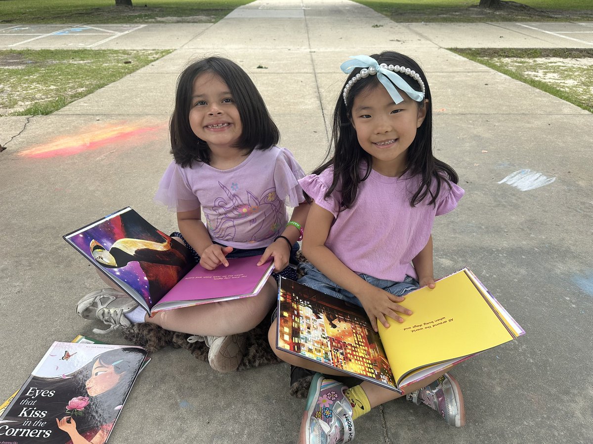 MsPoteat14's tweet image. O is for Outside Reading and Oreos! 🌳☀️📖