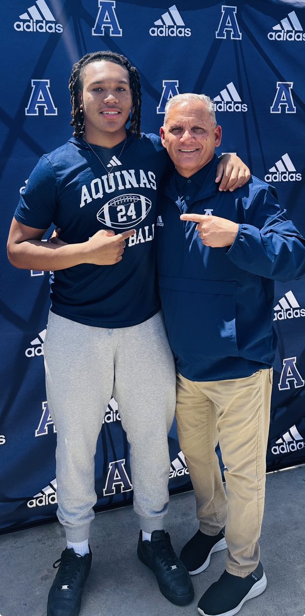Wonderful seeing these young men who come to our school, fulfill life long dreams! 

Congrats fellas - Coach K is very PROUD of you! ❤️<a href="/MaliJones5QB/">Malachi Jones</a> <a href="/Kalogrias_/">Achilleas Kalogrias</a> <a href="/Poohcrews32/">Kenneth *Pooh* Crews lll</a> 

#SigningDay 🏈✍🏽 #OG #FalconPride <a href="/Aquinas_Falcons/">Aquinas Falcons Football</a>