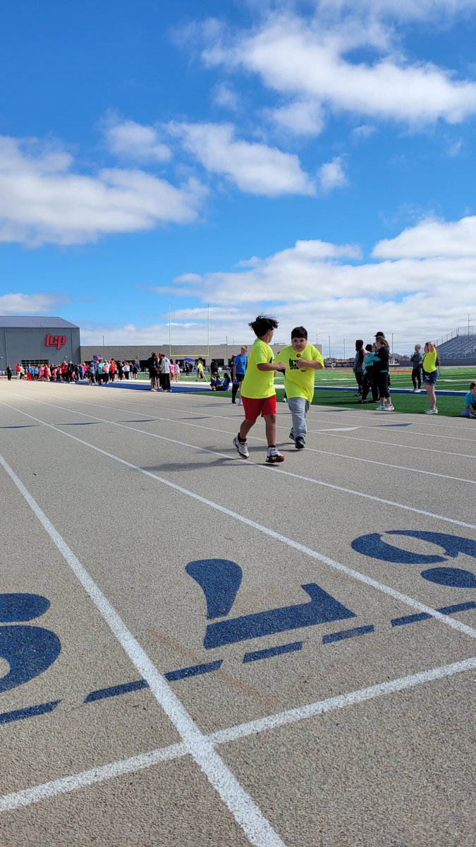Lubbock-Cooper Liberty High School hosted Unified Track Meets for our elementary and middle school students, offering an opportunity for participants of all abilities to compete together. Thank you to the students and staff who made this inclusive event a success!🧵