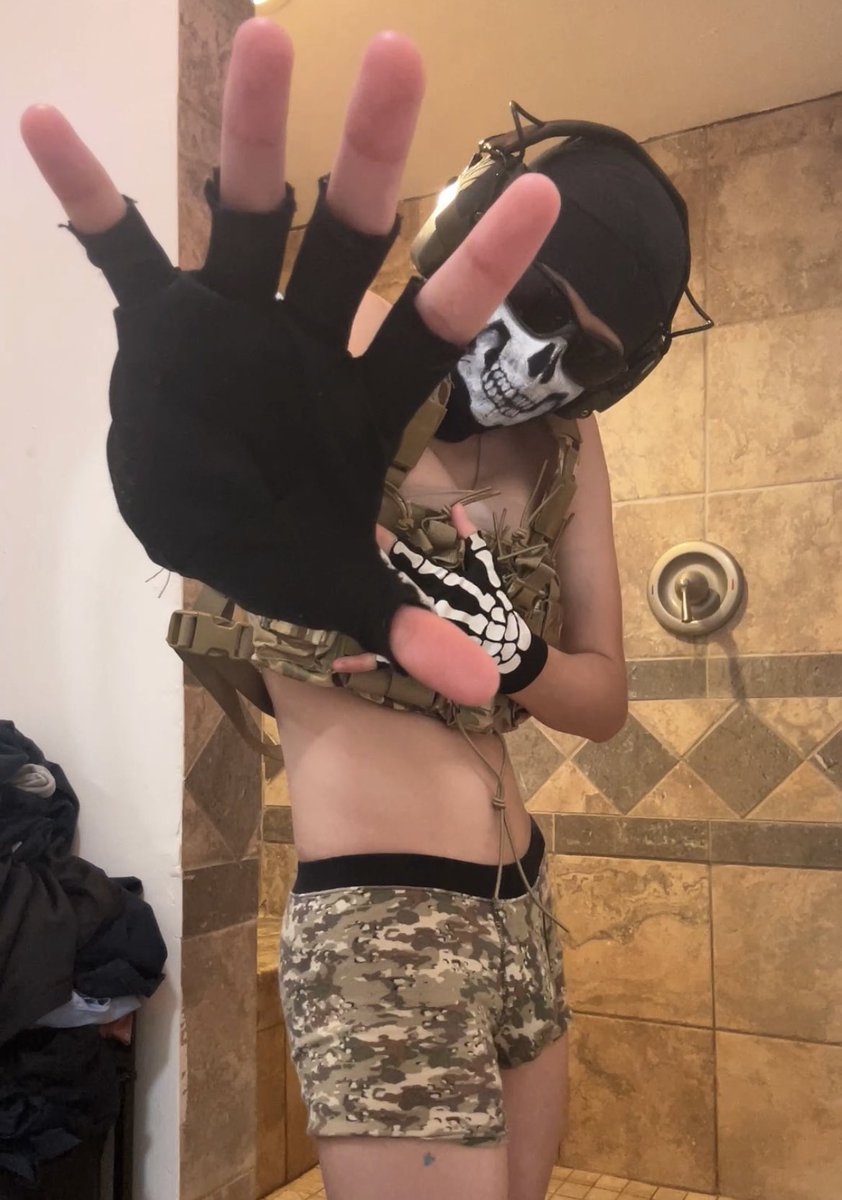 B10_ch3m1cal's tweet photo. Shirtless

(3/??)

#CoD #SimonRiley #Cosplay https://t.co/9w19vz5Xtk