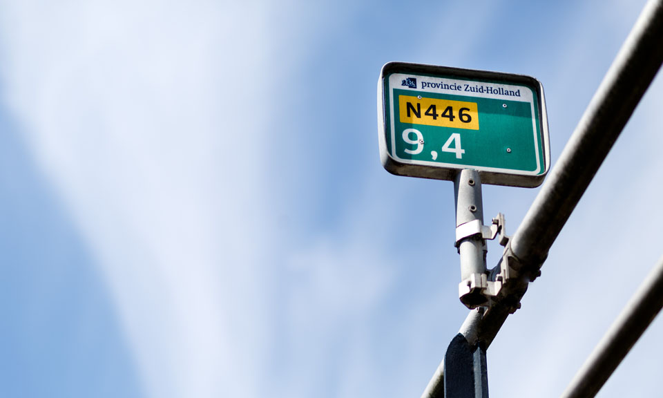 Morgenavond en -nacht werken we op de rotonde #N446 aan de kant van Hoogmade richting Leiderdorp. In beide richtingen blijft er één rijbaan beschikbaar.

Vanaf de afrit van de A4 kan het verkeer alleen in de richting van Hoogmade rijden. De toe- en afrit naar de A4 blijft open.
