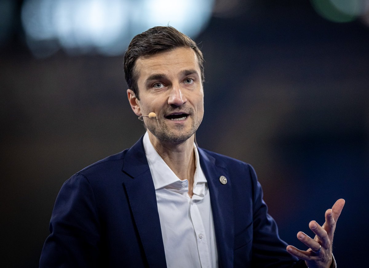 Matthias Tillmann über die aktuelle Kaderzusammenstellung: 

"Ich glaube, dass die Mannschaft besser ist als ihr derzeitiger Tabellenplatz und als das, was sie teilweise auf dem Feld anbietet.

Ich habe bereits auf der Mitgliederversammlung im November vergangenen Jahres gesagt,