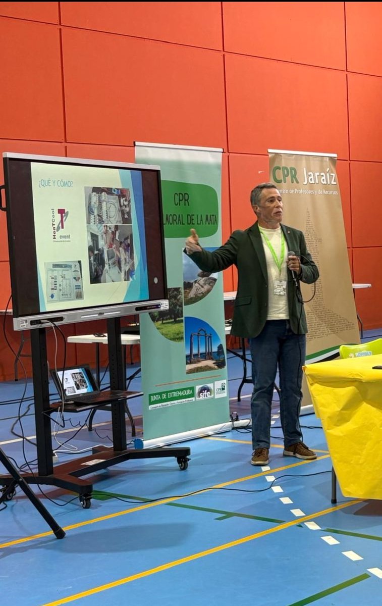 FPSanRoque's tweet image. Hoy nuestro compañero Íñigo García @igarciaelexalde representó al @IesSanRoque en la feria de FP de Navalmoral de la Mata donde dió una charla sobre buenas prácticas en FP, explicando el proyecto de FP Dual Rotatoria del GFGS de Mant. de inst. Térmicas y fluidos.
@FpExtremadura