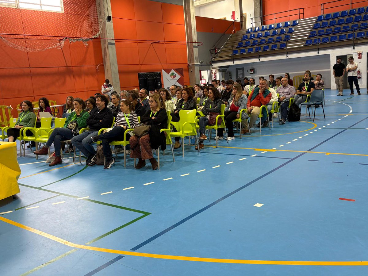 FPSanRoque's tweet image. Hoy nuestro compañero Íñigo García @igarciaelexalde representó al @IesSanRoque en la feria de FP de Navalmoral de la Mata donde dió una charla sobre buenas prácticas en FP, explicando el proyecto de FP Dual Rotatoria del GFGS de Mant. de inst. Térmicas y fluidos.
@FpExtremadura