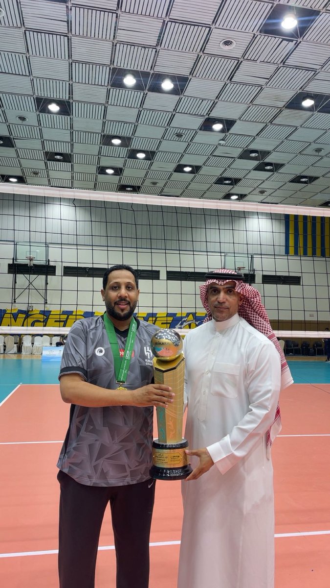 ما بين الماضي و الحاضر 
هناك ورث ورثناه أن نبقى دائماً في المنصه🏆

رحم الله ابو خالد( منصور الشريف) 
حفظ الله ابو خالد ( ماجد التويم )