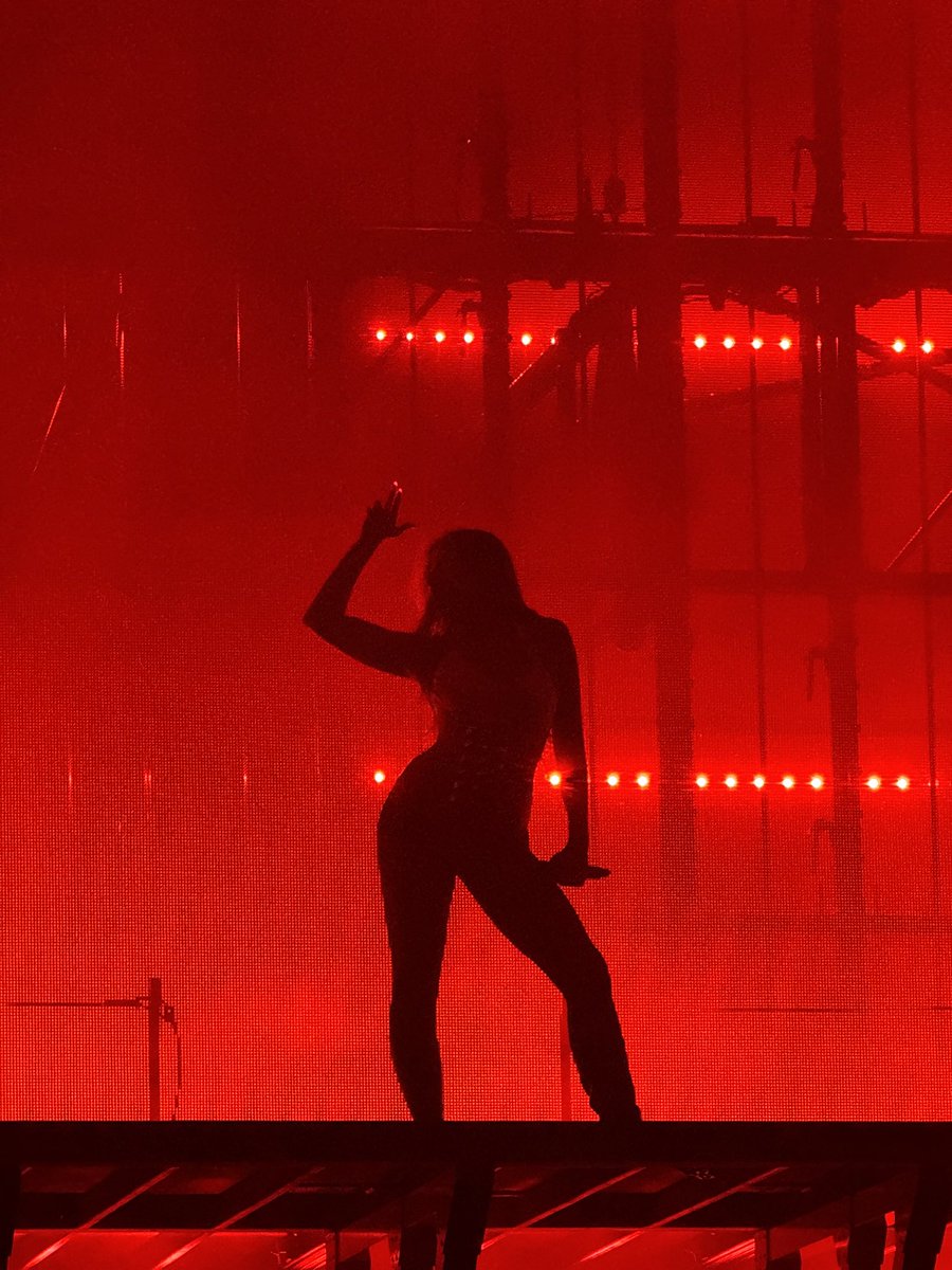 MC_T8R's tweet photo. SHE IS HERE GUYS!!!! MISS POSSESSIVE IS ON!!! #MisspossessiveTour #TateMcrae https://t.co/ddzAwZmwaS