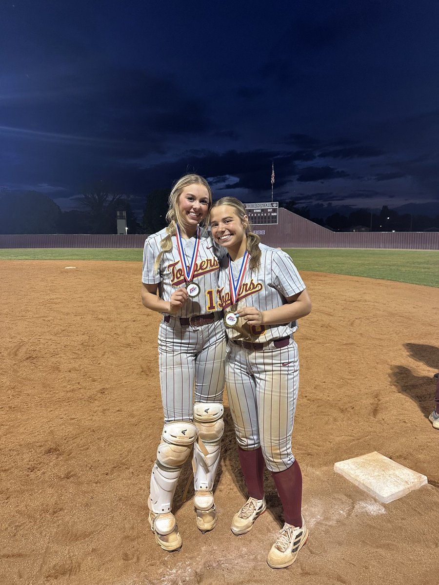FirecrackersTN's tweet image. Congratulations @SHToppersSB District 1 4A Champions! Also, big time congratulations to Firecrackers @Reagan18FCTN, @annabelle_eanes, and @KayleeOler.

All Tournament Team 
Reagan Carroll
Annabelle Eanes 
#TopperSoftball #FirecrackerSoftball 🎩🥎🧨🥎