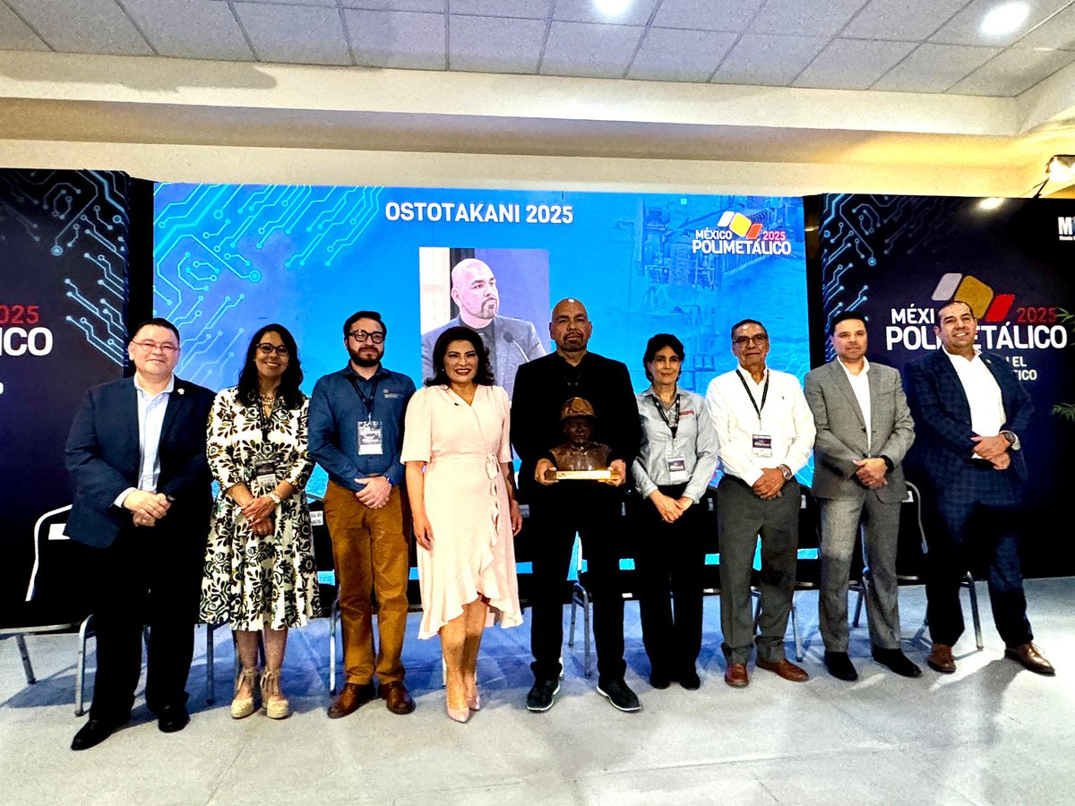 Gracias por el Premio Ostotakani, Un honor compartir en “Explorando caminos, conectando vidas” y celebrar 25 años como geólogo, donde lo más valioso han sido las personas. Gracias @mundominero. #Ostotakani #Minería