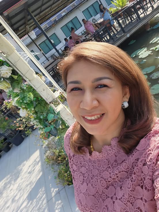 ทักทายยามเย็น ด้วยวัย 47 ปี ค่ะ
#สาวสวย #สาวอวบ
