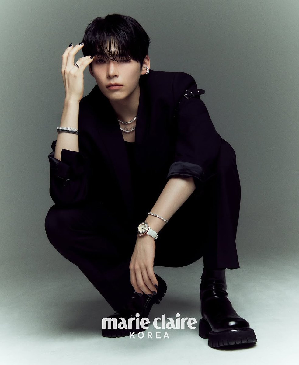0ss's tweet photo. IM ON THE FLOOR OHHH MY GOD. https://t.co/AmNROABYQY