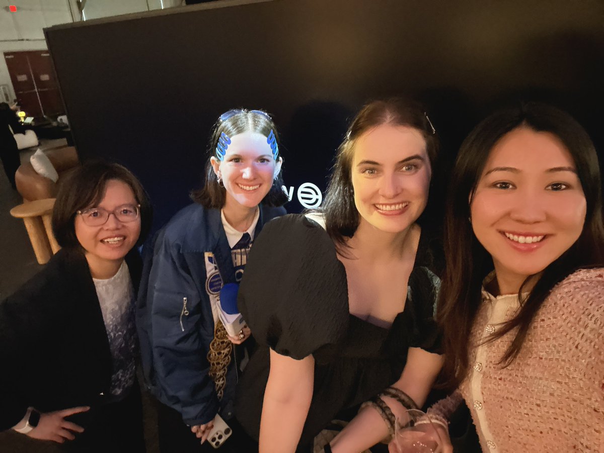 0X_CryptoValley's tweet image. We love seeing @BoysClubWorld at @worldcoin event. We feel seen there