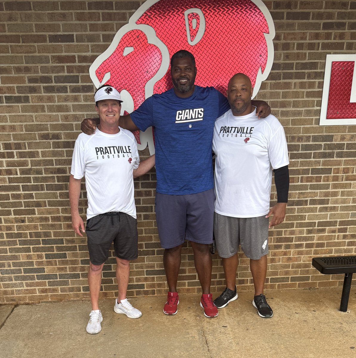 CoachMarlonBush's tweet image. @PrattvilleFB was blessed to have my former teammate and Brother, Otis Leverette from @MDFNATION speak life into our team! Excellent message! “PROCESS over product”! Continue to inspire GREATNESS! @bobbycarr11