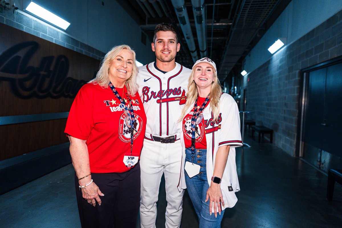 Atlanta Braves Foundation (@bravesfdn) on Twitter photo Introducing Operation Home Team 🇺🇸 This season, Austin and Anna Riley are hosting military families at each Wednesday home game in appreciation for their sacrifice and service to our country.
Tonight they welcomed the Dixon family from <a href="/teams4taps/">teams4taps</a>, whose son and brother SrA Introducing Operation Home Team 🇺🇸 This season, Austin and Anna Riley are hosting military families at each Wednesday home game in appreciation for their sacrifice and service to our country.
Tonight they welcomed the Dixon family from <a href="/teams4taps/">teams4taps</a>, whose son and brother SrA
